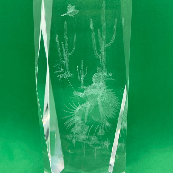 3D Laser Etched Paperweight Native American Shooting Bow & Arrow Glass - Picture 4 of 6